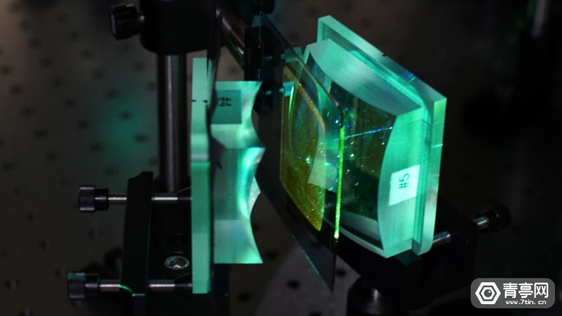 facebook-research-holographic-optical-elements-2